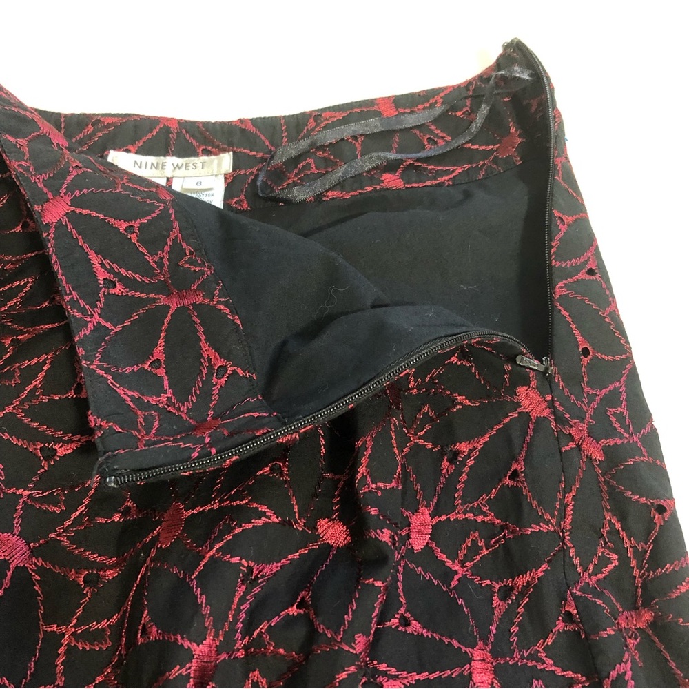 NINE WEST Eyelet A-line Skirt Red Black Sz 6 - Picture 4 of 8